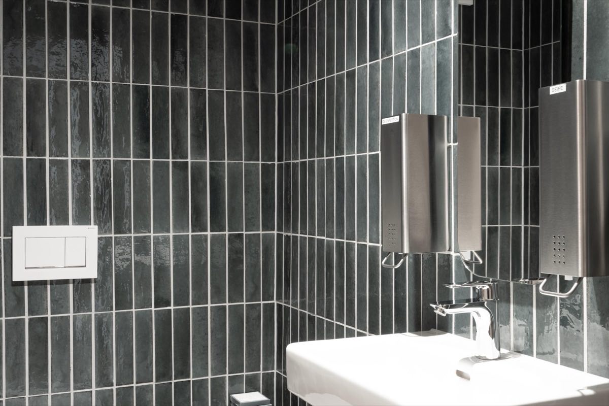 Patiententoilette der Zahnarztpraxis Dr. Rohde in Dornbirn